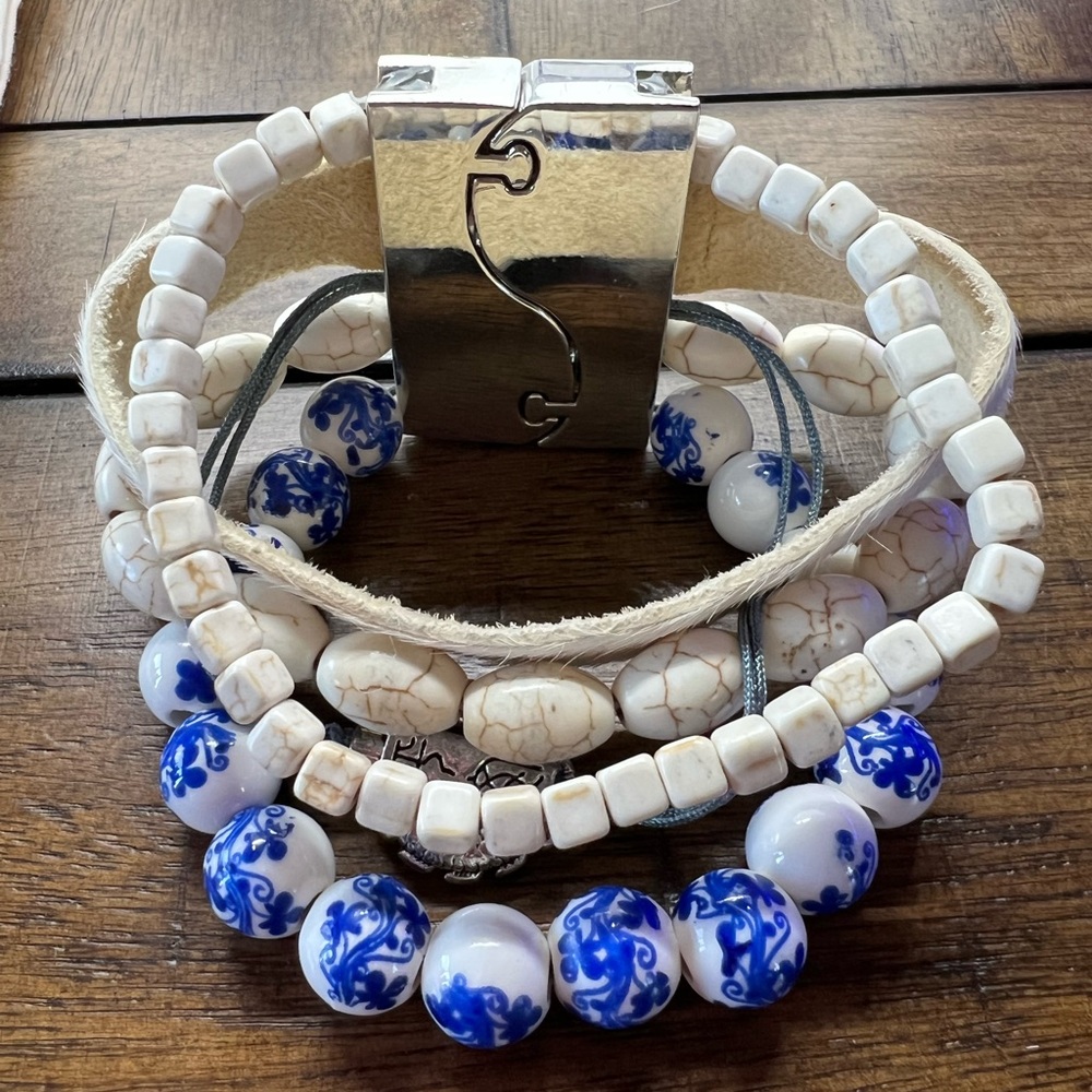 Victoria Emerson Beaded Leather Charm Bracelet Magnetic Clasp 7” End To End NEW